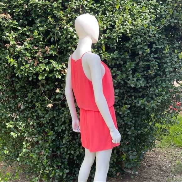 💋NWT BEBE Natalie Pleated Round Neck Short Minimalist Romper - Picture 6 of 12